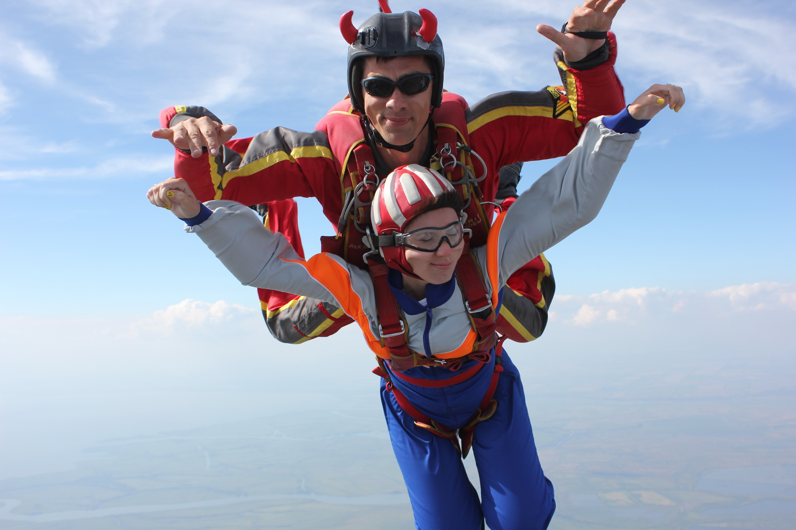 Первый прыжок с парашютом в тандеме с инструктором Анаиды