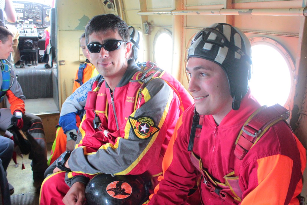 Прыжки с парашютом в тандеме с инструктором в Азовском аэроклубе